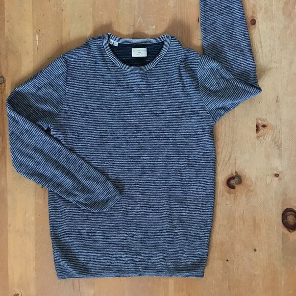 Men's Casual Classic Knit Shirt - Size M - Picture 1 of 4